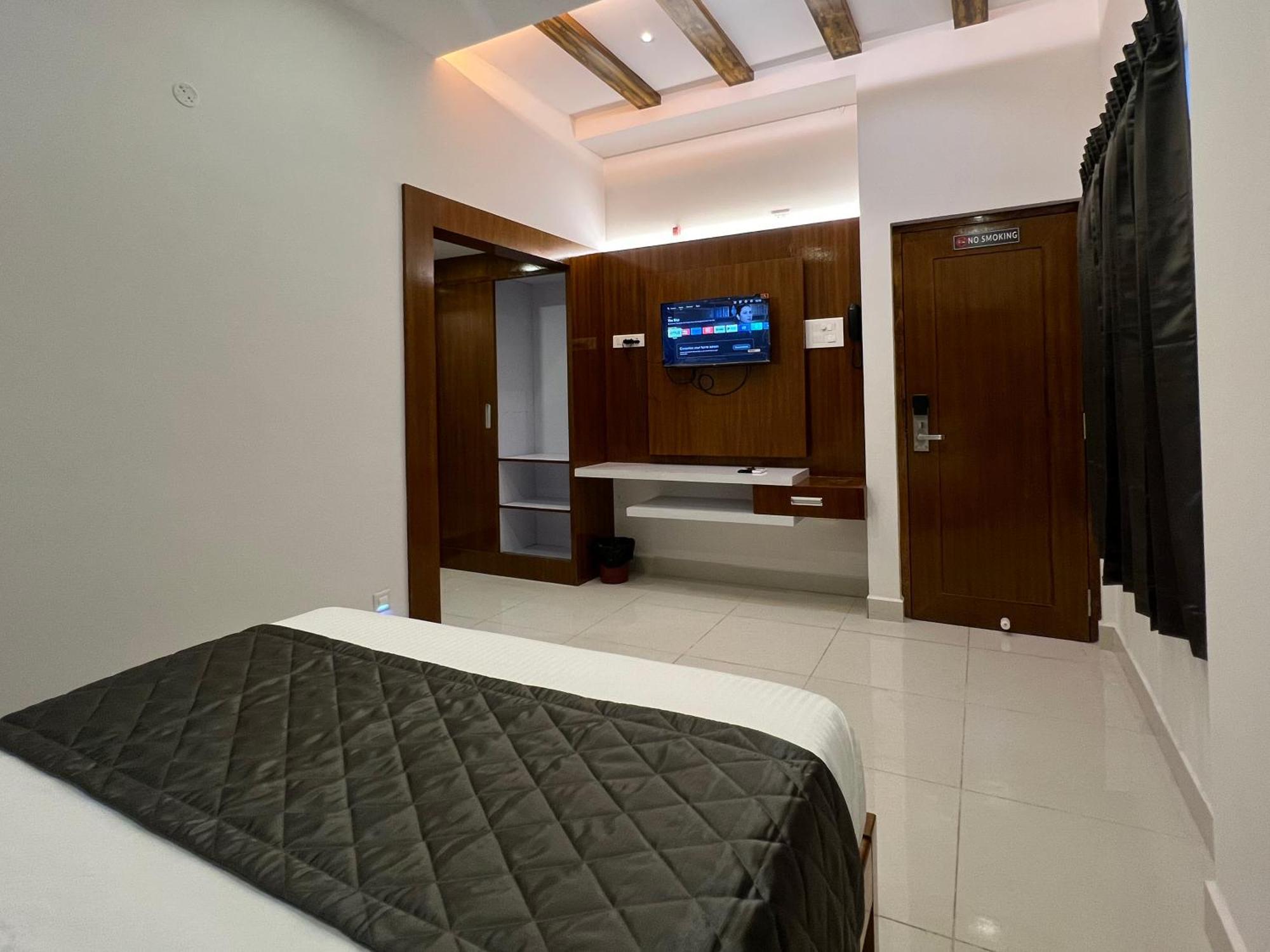 Le Hotel Host Tiruchirappalli Exterior photo